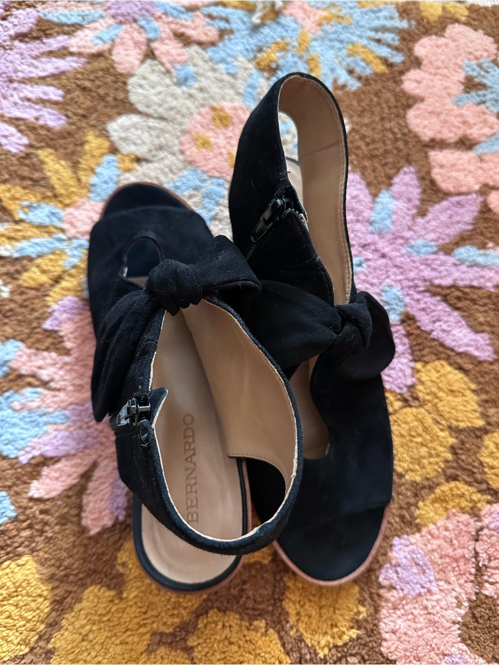 Bernardo Suede Bow Peep Toe Heels 8M Black Wooden Heel Sandals - Picture 8 of 10